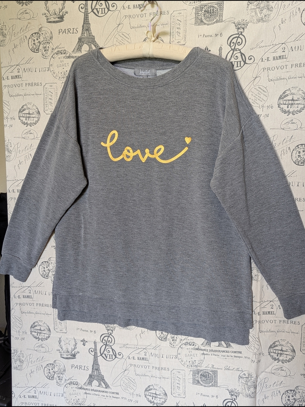 Cozy Marled Women's Gray Sweatshirt with Gold 'love' Graphic